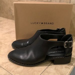 Lucky Brand Cutout Side Buckle Shoe